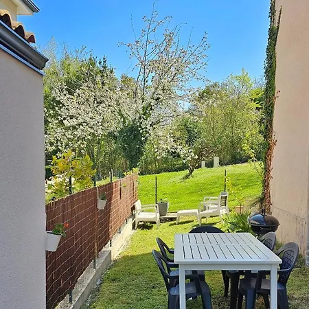 Διαμέρισμα Lumineux Et Calme En Rez-de-jardin