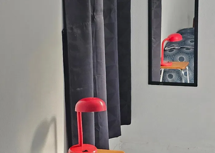 Lumineux Et Calme En Rez-de-jardin Lägenhet *