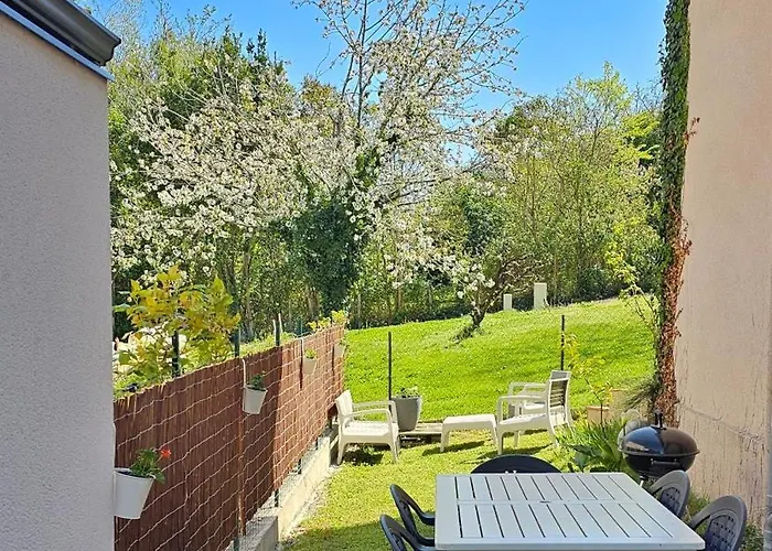 Lägenhet Lumineux Et Calme En Rez-de-jardin